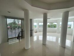 Second Avenue (D10), Detached #563475701